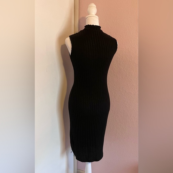 Sleeveless Ribbed Black Knit Dress with Side Slit - Picture 6 of 8